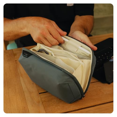 Almacenamiento estilo origami Peak Design Tech Pouch con paso de cables resistente al agua 5