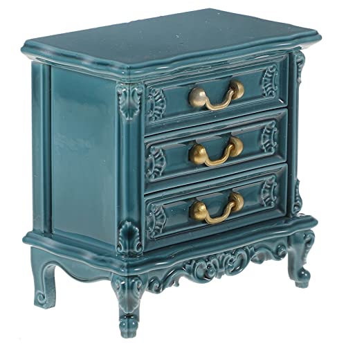 Mini maison de poupée : créez un salon chaleureux avec cette armoire