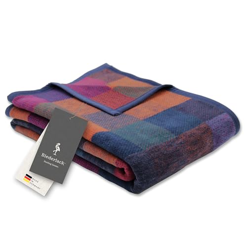 biederlack® samt-weiche Wohndecke Dark Plum I Made in Germany I Öko-Tex Made in Green I Kuscheldecke aus Baumwolle & Polyacryl I bunt Karierte Sofa-Decke in Violett und Blau I Couchdecke 150x200 cm