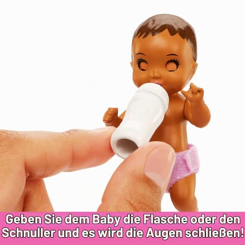 Barbie Skipper Big Babysitting Adventure, Skipper mit schwarzen und blauen Haaren, Baby mit braunen Haaren, Fläschchen, Bettchen, Zubehör, inkl. 2 Puppen, Geschenk für Kinder ab 3 Jahren,HJY34