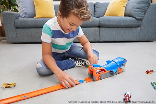 Hot Wheels GVG36 - Hungriger Hai-Transporter-Spielset mit 1 Fahrzeug im Maßstab 1:64, Spielzeug Autorennbahn für Kinder von 4 bis 8 Jahren