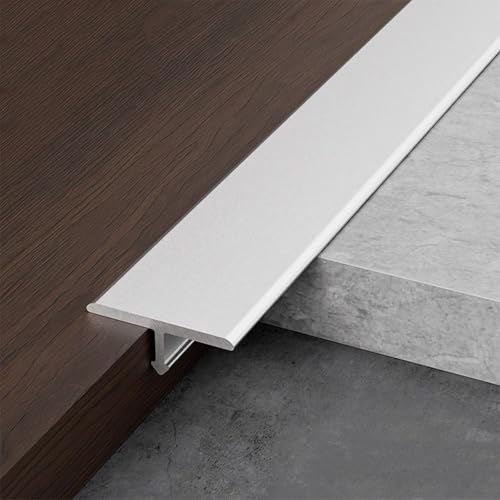 Barre de transition sol aluminium entre cuisine carrelée et salon en stratifié