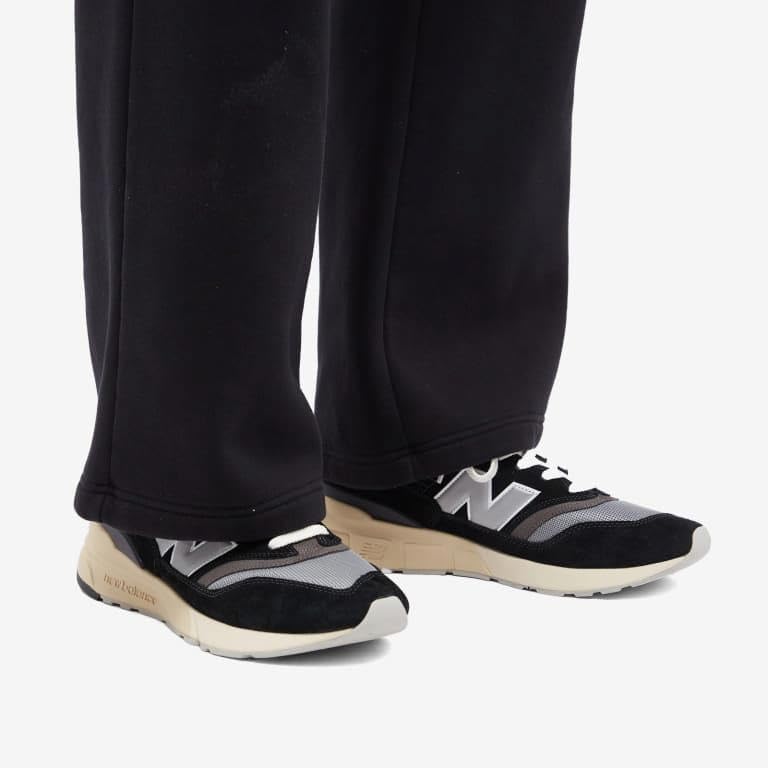 New Balance Unisex 997R Sneaker,Black,Men 4 / Women 5.5 - Image 5