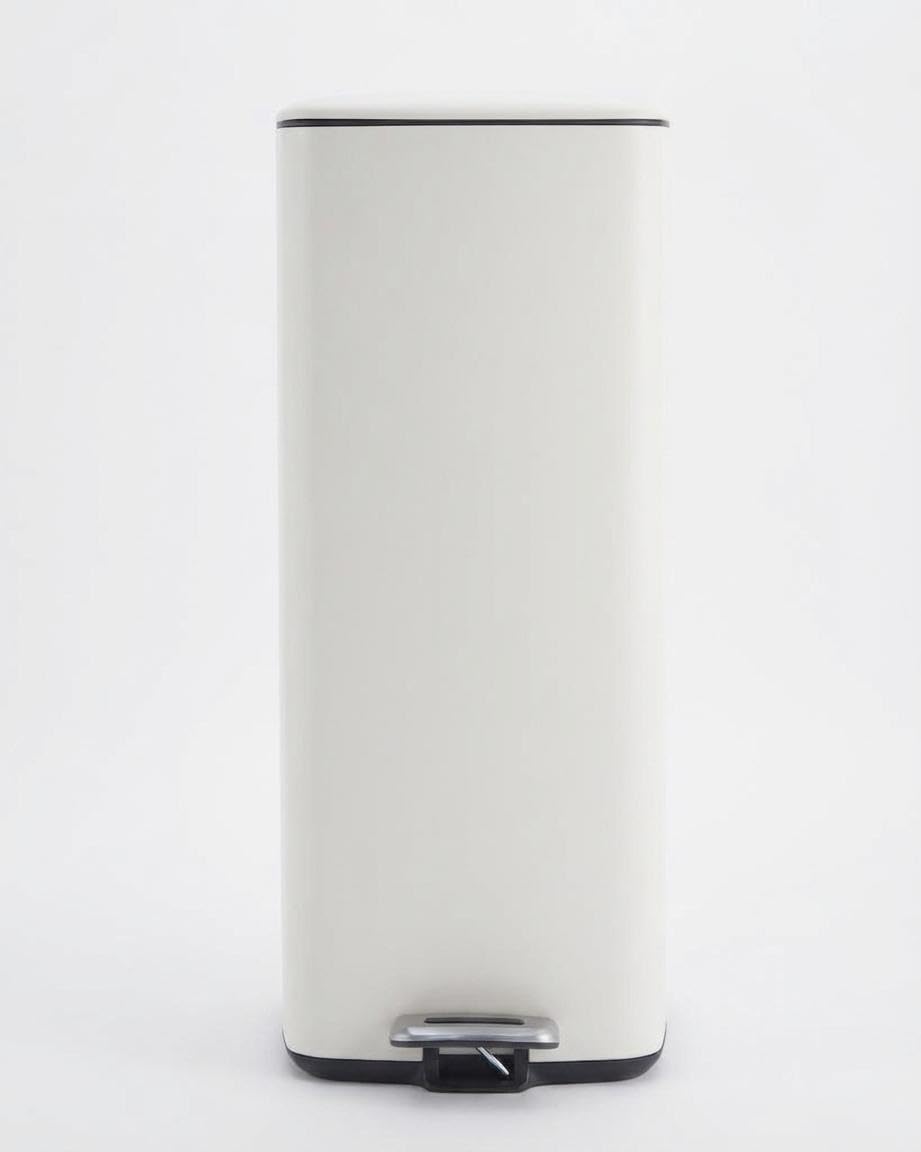 30L Step on Trash Can, Stainless Steel Pedal Garbage Bin with Soft Close Lid & Stay Open Function, Hands-Free Waste Bin for Kitchen, Bathroom, Office, Home