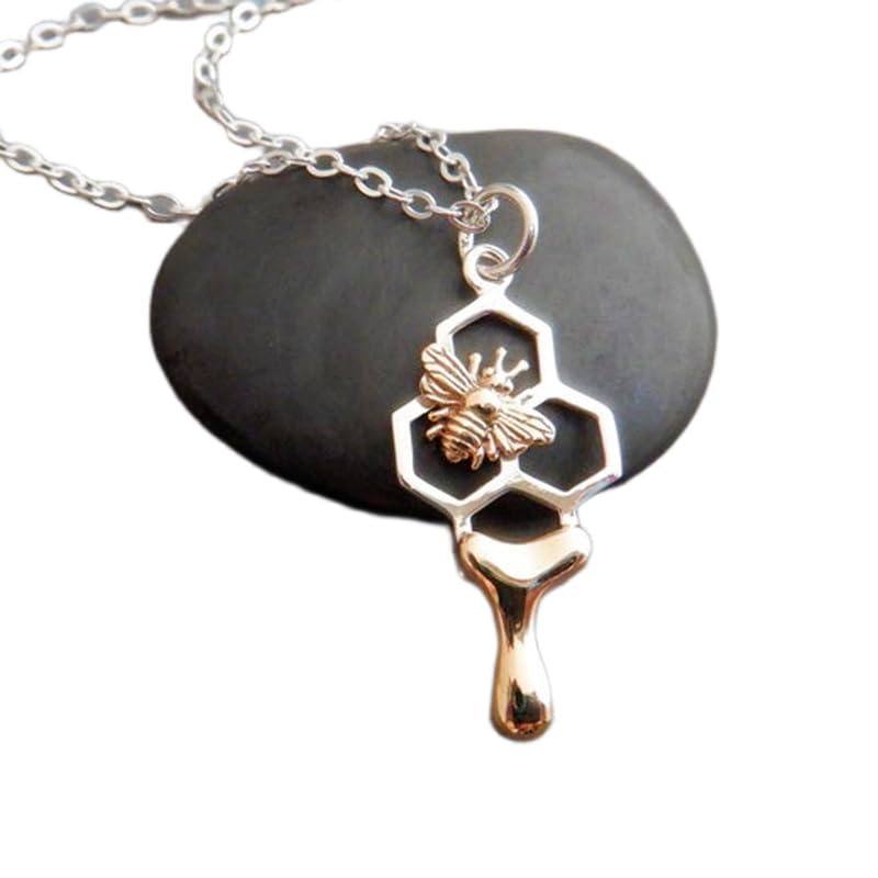 Collar de plata de ley 925 con abeja de bronce pequeña y dije de panal 1