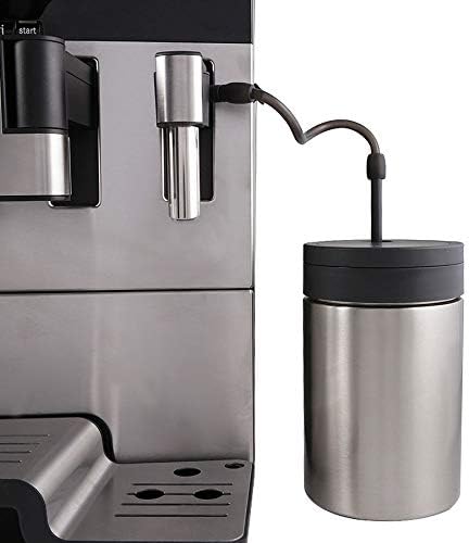 Zbliżenie na podłączenie spieniacza do mleka w urządzeniu Siemens EQ8