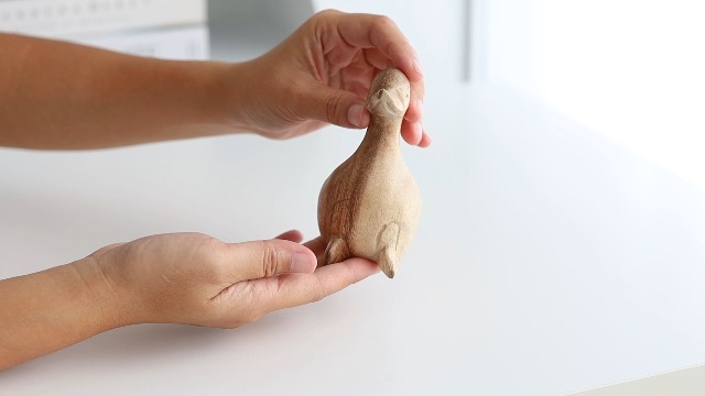 Figura de Pato Tallado en Madera Hecha a Mano miniatura 6