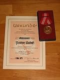  Medaille für 20 Jahre treue Dienste in den Kampfgruppen der Arbeiterklasse der DDR in Gold aus 1974 (Urkunde, Medaille inkl. Interimsspange in Etui)