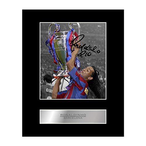Foto firmada y enmarcada de Ronaldinho del Barcelona FC #2