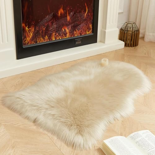 JXLOULAN Faux Schaffell Teppich Beige 50x80 cm, Weicher Flauschiger Longhair Fell Lammfellimitat Teppich für Wohnzimmer Deko Stühle Sofa Schlafzimmer