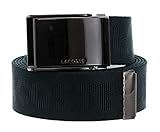 Die große Schnalle mit LACOSTE Logo ist bei diesem Gürtel das absolute Highlight. Ebenso sticht die hochwertige Verarbeitung bei diesem Gürtel sofort ins Auge. Sorgen Sie mit Style dafür, dass Ihre Hosen fest sitzen! W110