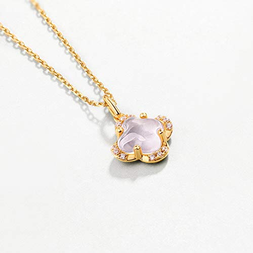 Pendentif trèfle en cristal rose et argent, un bijou d'exception raffiné