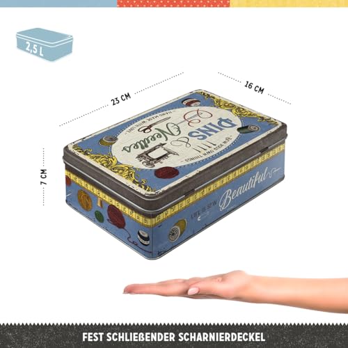 Nostalgic-Art Retro Vorratsdose Flach, 2,5 l, Pins & Needles Sewing Box – Geschenk-Idee für Dein Zuhause, Blech-Dose mit Deckel, Vintage Design, zur Nähen-Aufbewahrung, Nähen-Deko