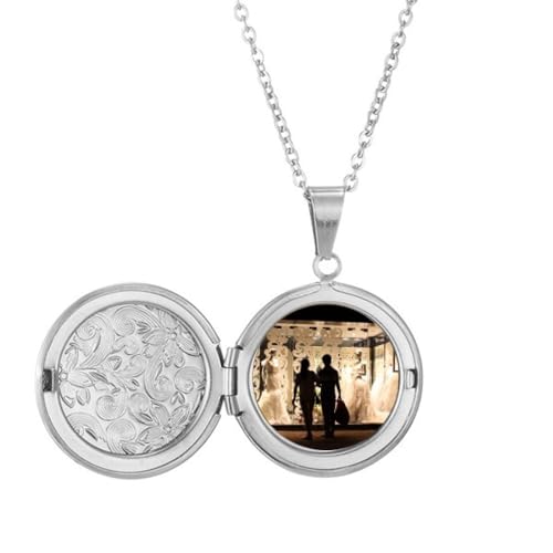Collier photo de mariage idéal à porter lors d'un anniversaire de noces