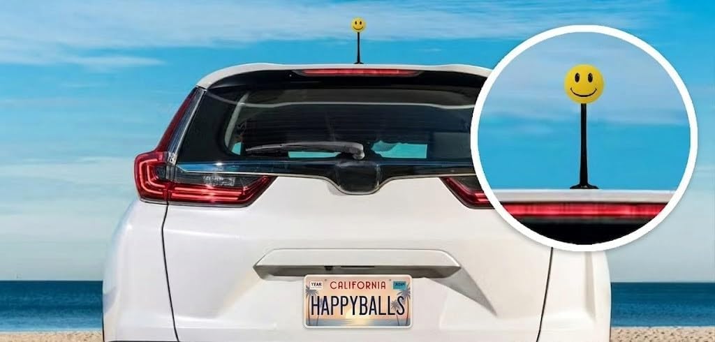 Magnetic Happy Smiley Face Car Finder - 7.5 Inch High Visibility Parking Spotter - Universal All-Weather Car Magnet Buddy Vehicle Beacon for Metal Roofs - Bright Yellow