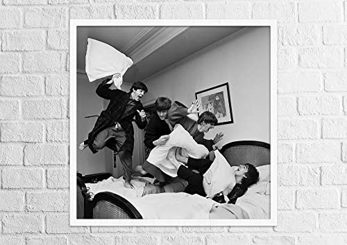 Affiche des Beatles – The Pillow Fight print – The Beatles, Pillow Fight print – Impression encadrée ou non encadrée… - Les Beatles, Paul McCartney, John Lennon, RIngo Starr, George Harrison Affiche des Beatles - The Pillow Fight print - The Beatles, Pillow Fight print - Impression encadrée ou non encadrée… – Image 4