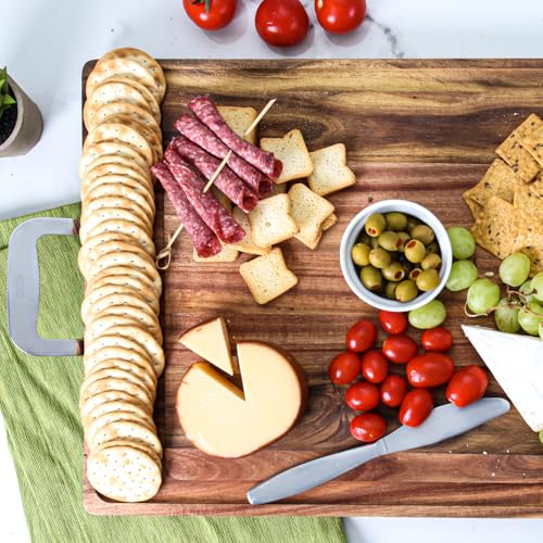 Tabla de Cortar y Servir de Madera de Acacia Dexas con Asas de Acero Inoxidable – Tabla Grande de 20 x 15 pulgadas para Quesos, Carnes, Aperitivos y Snacks – Bandeja Duradera de Corte y Servicio para Cocina y Entretenimiento miniatura 4