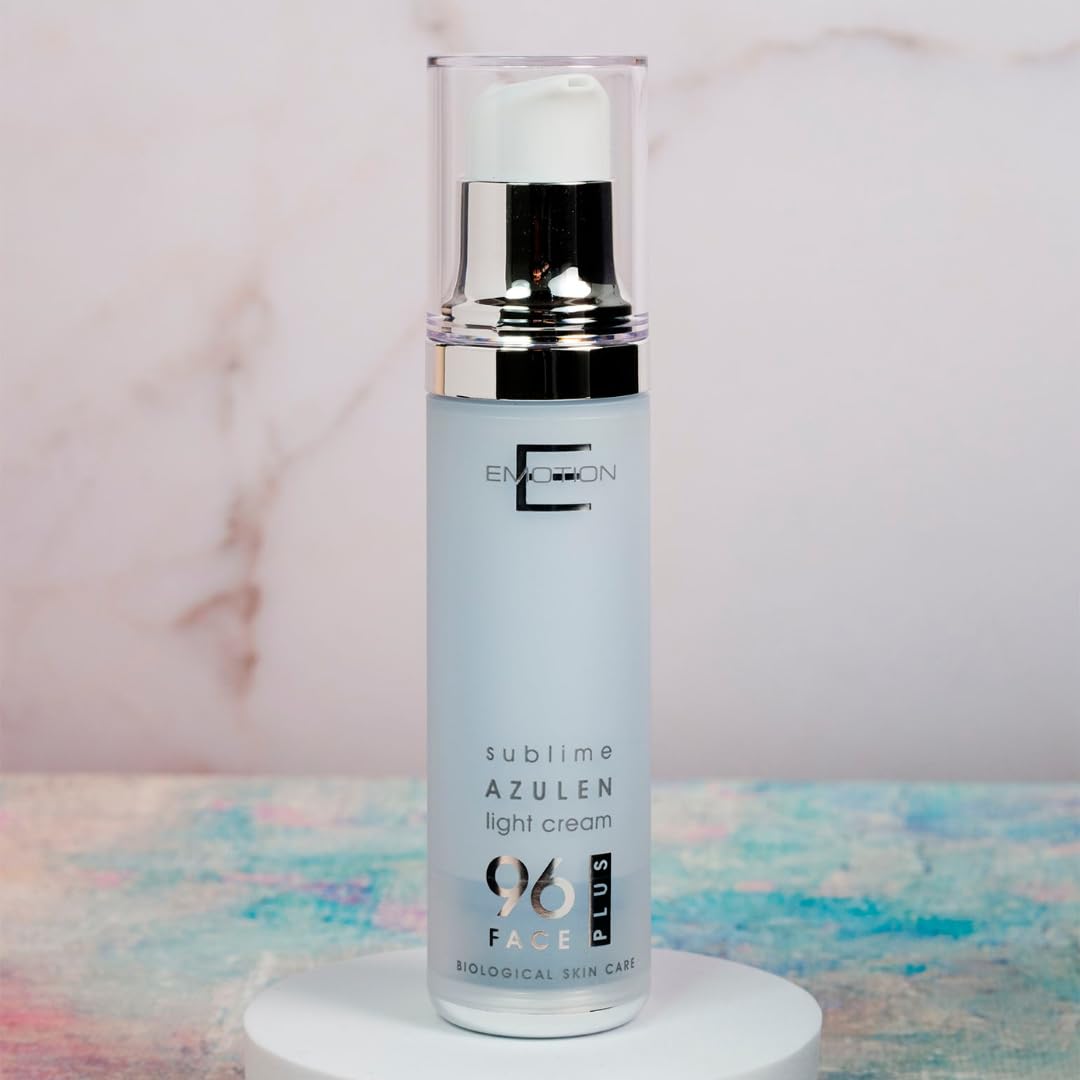 AZULEN krem do twarzy na dzień LIGHT CREAM dla delikatnej skóry lub z tendencją do zaczerwienienia i wysychania.Formuła 50 ml AIRLESS