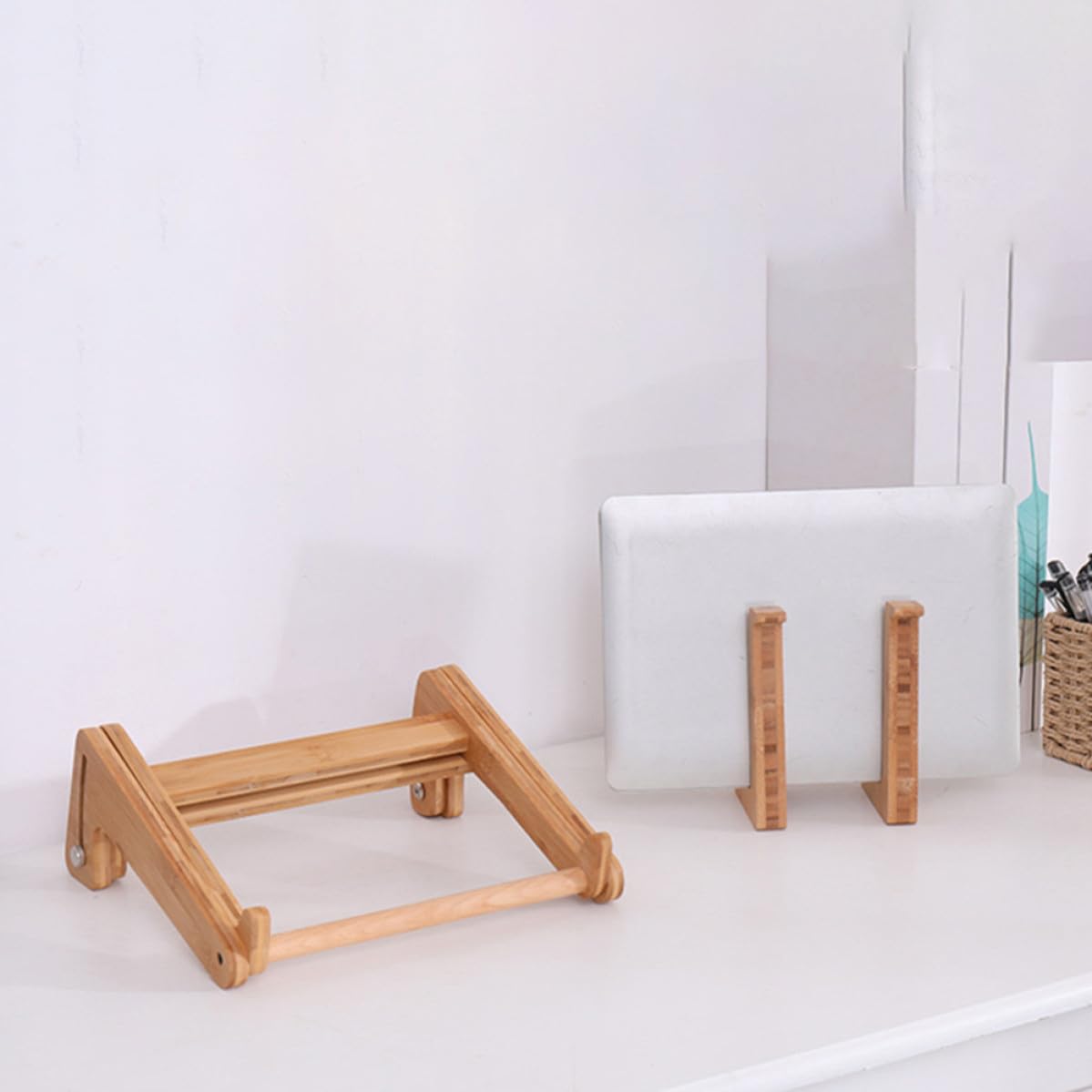 KICHOUSE Supporto per Laptop in Legno di Phyllostachys Pubescens Regolabile e Pieghevole, Elegante e Semplice, per Scrivania e Libreria, Aumenta L'altezza per Migliorare la Postura