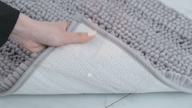 Grandaily Chenille Striped Bathroom Rugs 24x16, Extra Thick and Absorbent Bath Mats, Non-Slip Soft Plush Shaggy Shower Carpet, Machine Wash Dry, Bath Rug for Bathroom, (Small, Light Grey)