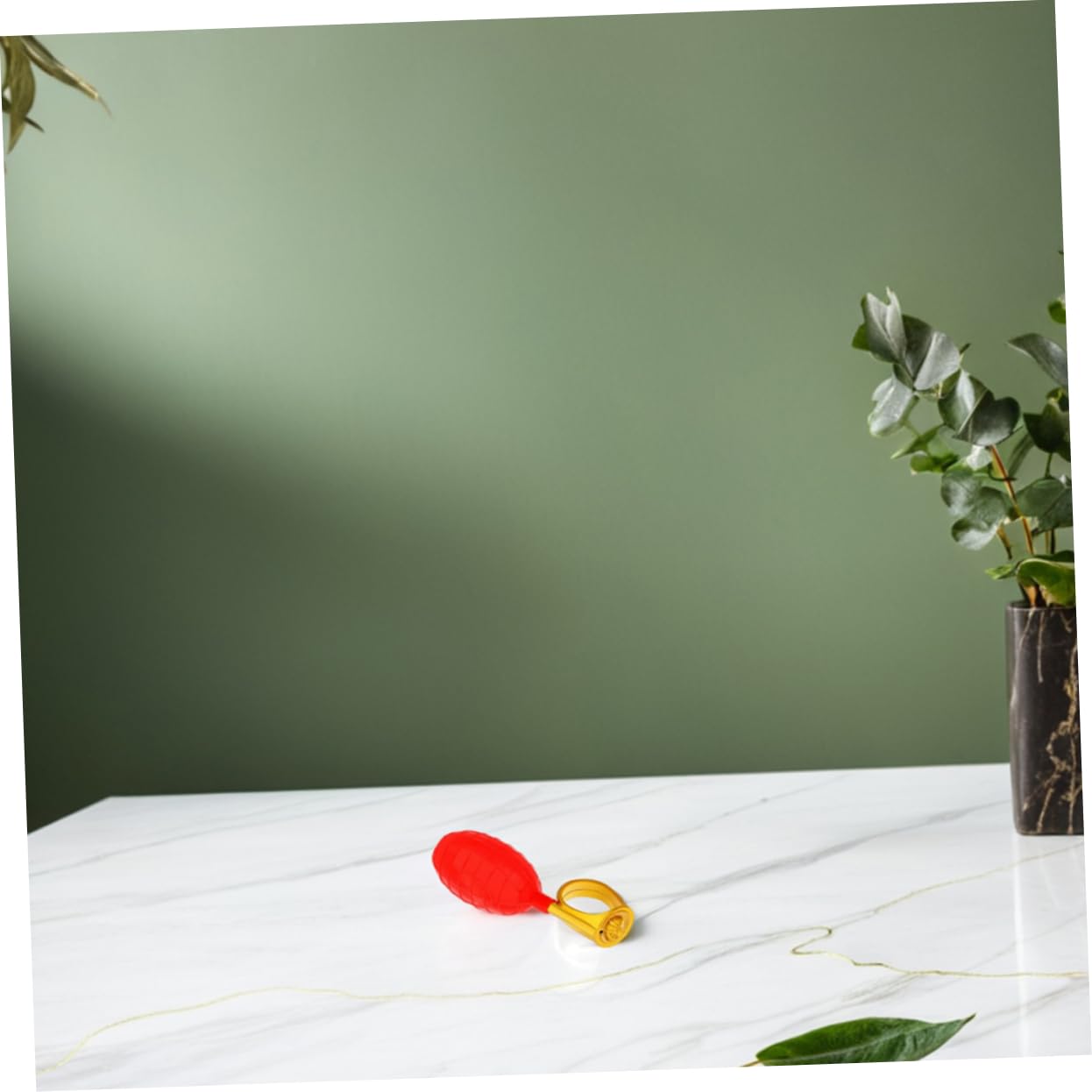 Gatuida 3 Pezzi Anello spruzzatore d'Acqua per Tutta la Anello Divertente umoristico Giochi d'Acqua complicati Giocattolo ad con spruzzo d' plastica Rosso