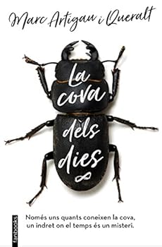 Paperback La cova dels dies Book