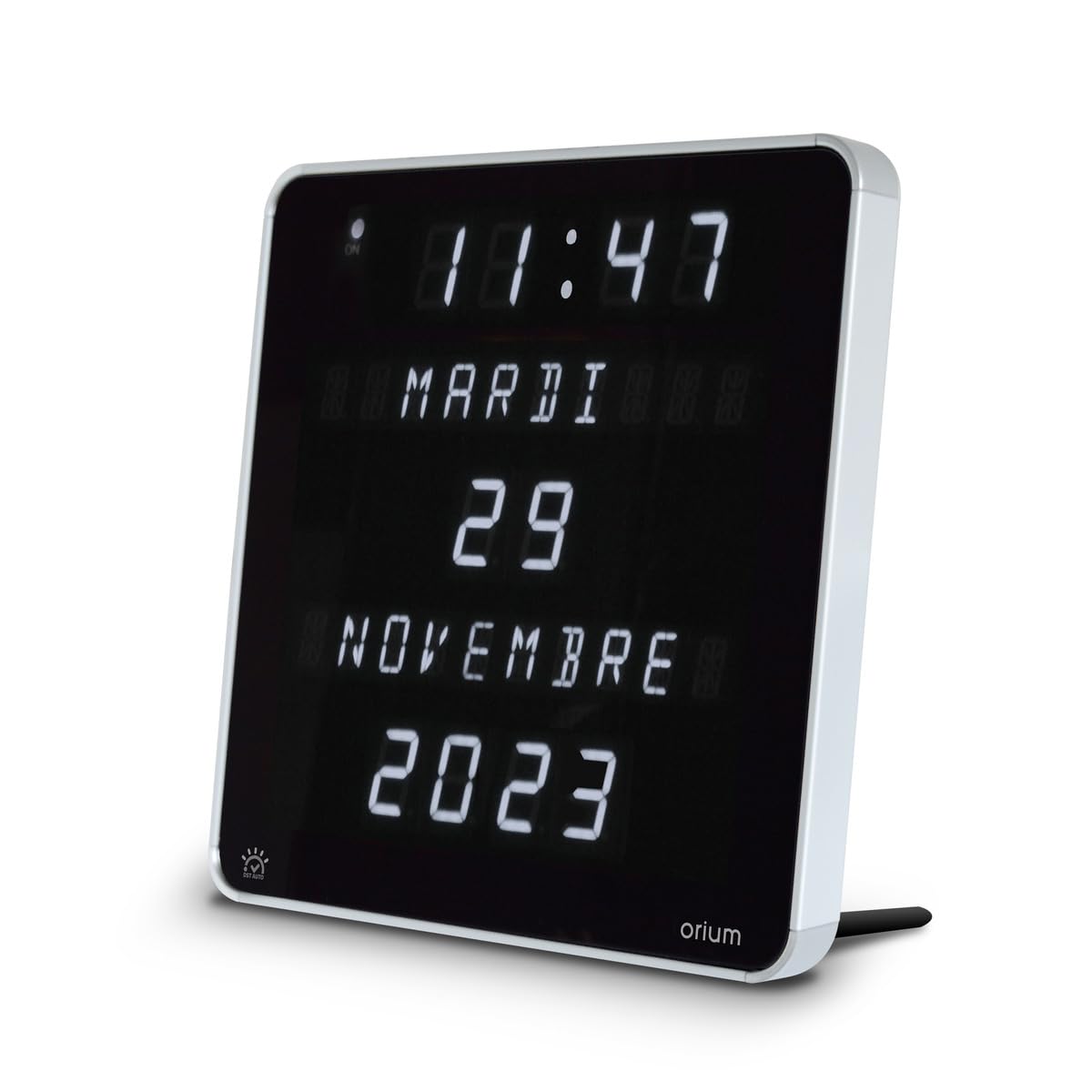 Horloge LED Ephemeris Orium pour senior : grand affichage lumineux de la date dans le salon