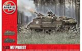 Plastikmodellbausatz einer britischen WWII Panzerhaubitze auf Selbstfahrlafette. Länge gebaut: 125 mm. Breite: 65 mm.