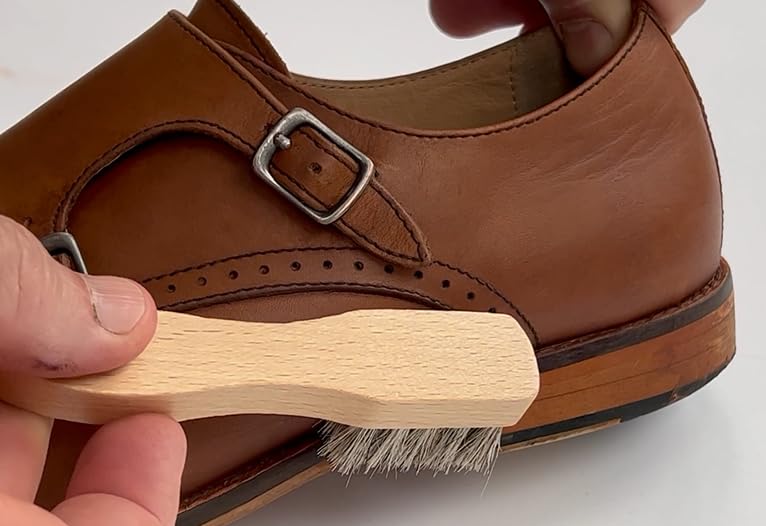 Cepillo para zapatos Meltonian gris listo para el cuidado del calzado 4