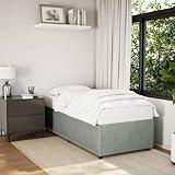 Grand lit à plateforme, pieds de lit stables et solides : ce lit est soutenu par des pieds stables qui assurent stabilité et maintien sûr cadre de lit grand format