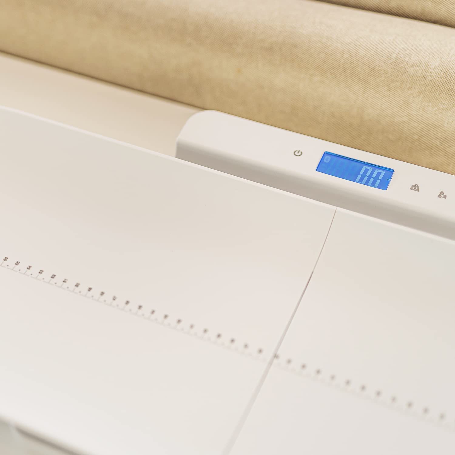 Suavinex, Bilancia Digitale per Neonati e Adulti di ottima precisione, da utilizzare dalla nascita all'età adulta: da 1 kg a 100 kg, Con vassoio della pesata rimovibile