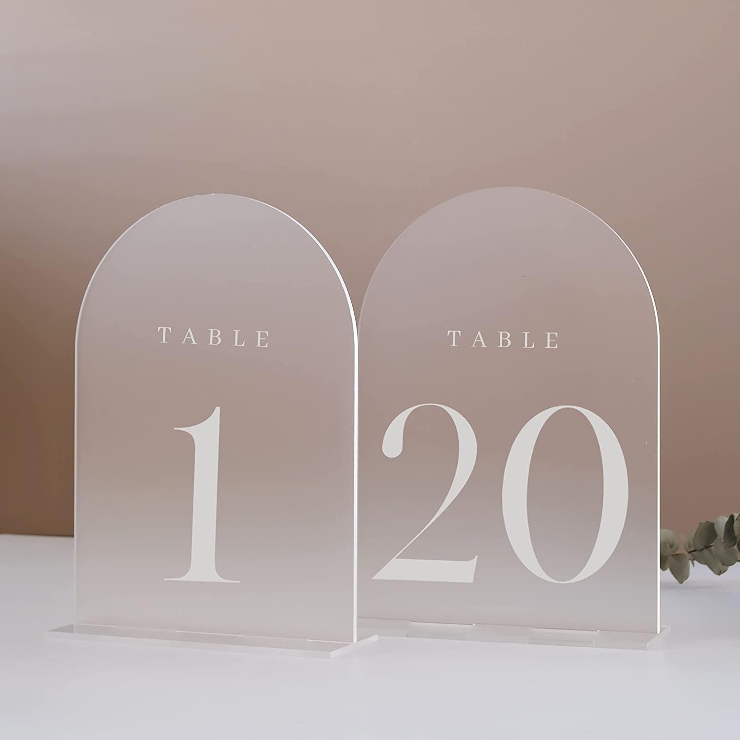 Numeri di Tavolo Acrilici di Nozze,Segno Smerigliato Dell'arco Segnaposto per la Decorazione del Ristorante Della Ricezione di Nozze dei Compleanni,Numero di Tavolo Multifunzion(Size:5"x7",Color:1-20)