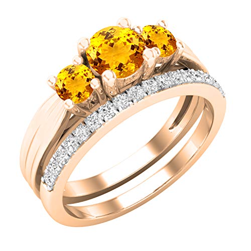 Dazzlingrock Collection - Juego de anillos de compromiso de tres piedras redondas y diamantes blancos para mujer, oro rosa de 10 quilates