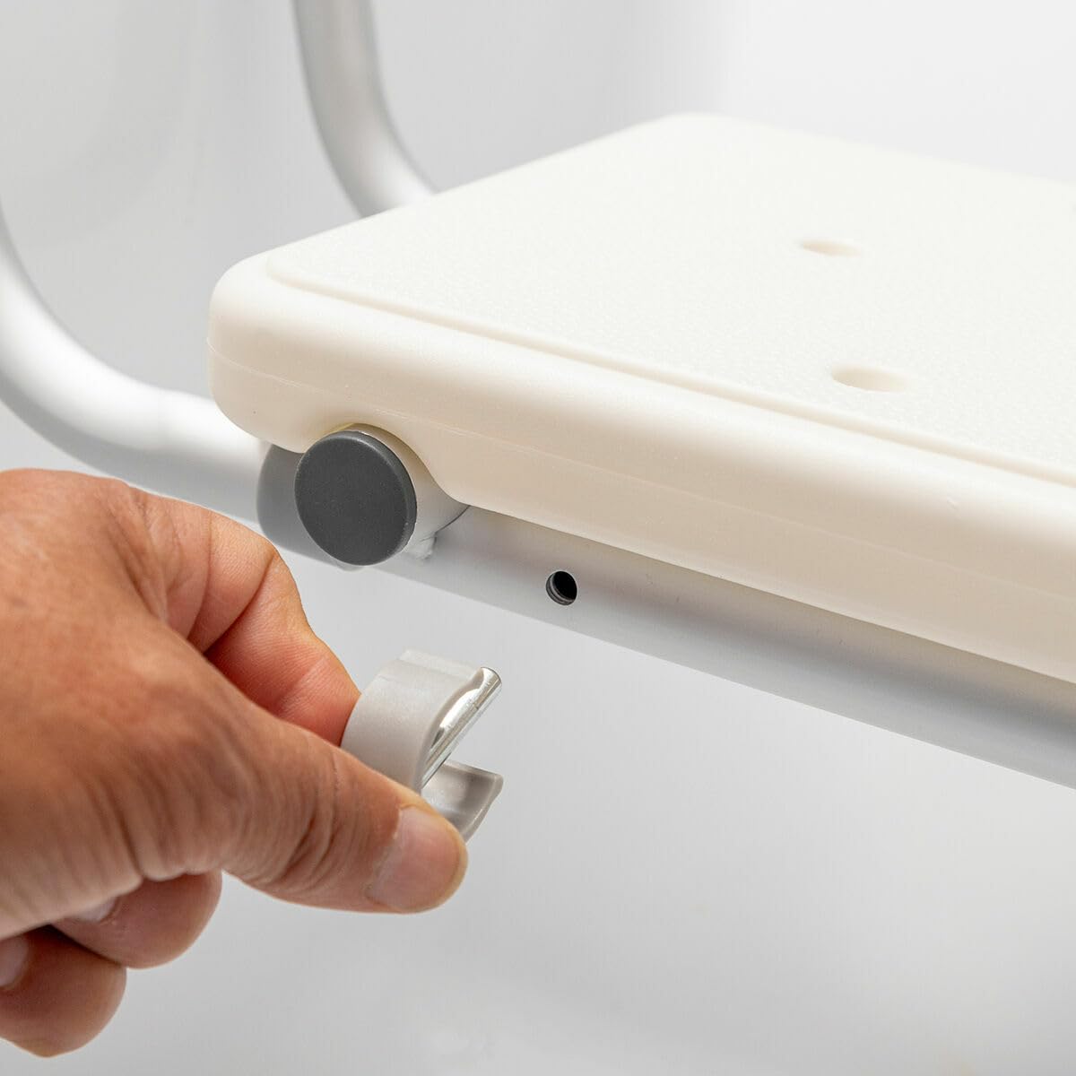 InnovaGoods® 2-in-1 Duschhocker, Rutschfester Duschhocker, ausziehbarer Duschhocker mit 2 Positionen, Duschstuhl für ältere Menschen, Fester Griff, Duschhocker Inklusive Befestigungsmaterial.