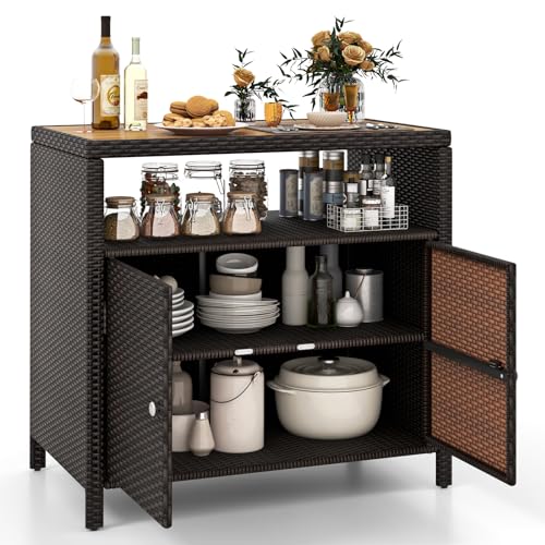 GYMAX Armadietto Portaoggetti da Esterno in Rattan, Mobile Buffet Credenza da Patio con Piano in Legno di Acacia, Mensola Aperta e Armadio a 2 Ante (Marrone misto e naturale)