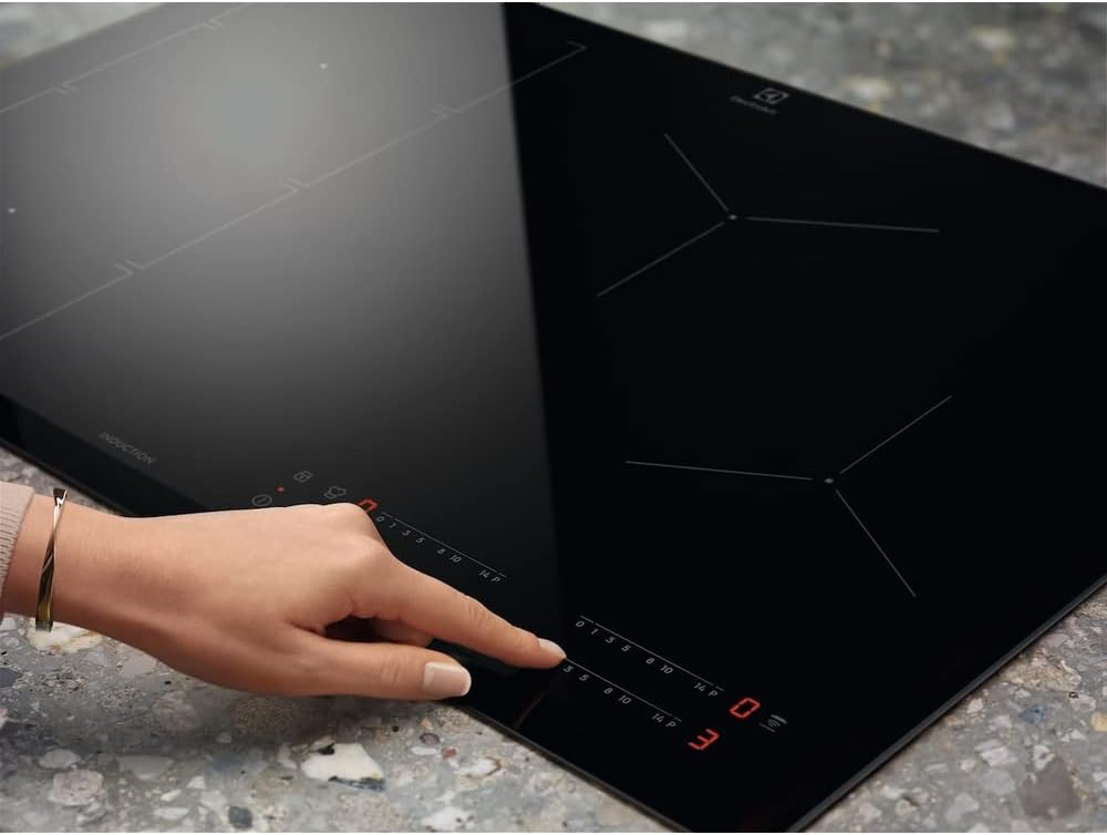 Electrolux CIL63443 - Piano Cottura da 60 cm 4 Fuochi ad induzione, Nero Electrolux CIL63443 - Piano Cottura da 60 cm 4 Fuochi ad induzione, Nero