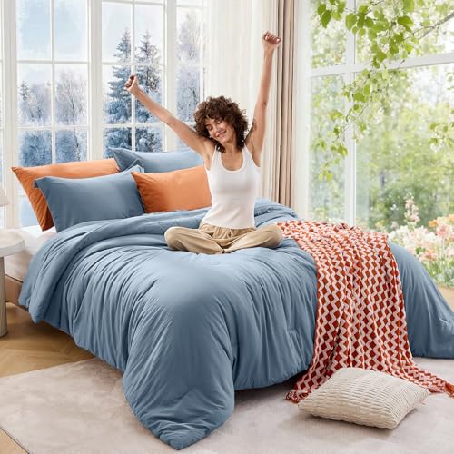 Image of MUXHOMO King Size Comforter Set, All Season Ultra Soft Down Alternative Bedding - 3 Piece Lightweight Bed Set Includes 1 Comforter (104 inchx90 inch) and 2 Pillow Shams (20 inchx36 inch), Sea Blue