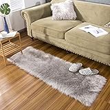 Teppich Wölkchen Kunstfell Fell-Teppich | Flauschiger Schaffell Bettvorleger für Schlafzimmer Bett oder Wohnzimmer Sofa Deko | Lammfell Läufer Waschbar | 50 x 150 cm - Rechteckig - Grau