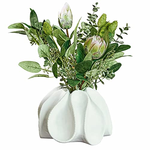 Loberon Deko Vase Dollon in Korallen-Optik - Antikweißes Porzellan, Ideal für Trockengestecke, 15x22 cm, antikweiß