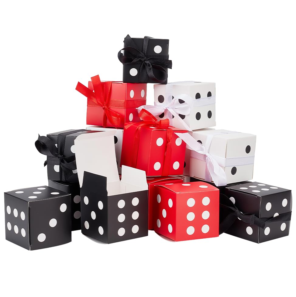 BENECREAT 72 set di Scatole per Bomboniere con Dadi In 3 colori, Confezione Regalo di Dadi Quadrati A Tema Casinò Rosso Nero Bianco Da 5.5x5.5x5.5 cm con Nastro per Confezioni Regalo per Feste