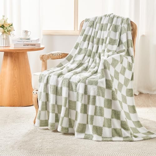 EMME Kuscheldecke 150x200 Fleece Weich Warm Flauschig Grün Tagesdecke | OEKO-TEX Zertifiziert Mit 3D-Touch-Erlebnis Als Überwurfdecke Couchdecke Sofadecke Wohndecke Für Erwachsene