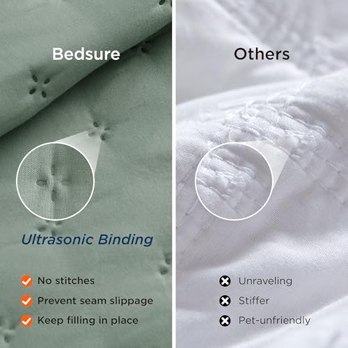 Image of Bedsure Quilts Queen Size - Sage Green Bedspread Queen Size & Lightweight Comforter, Modern & Boho Coverlet with Clover Pattern, Ultra Soft All-Season Bedding, 90 x 96 Inches