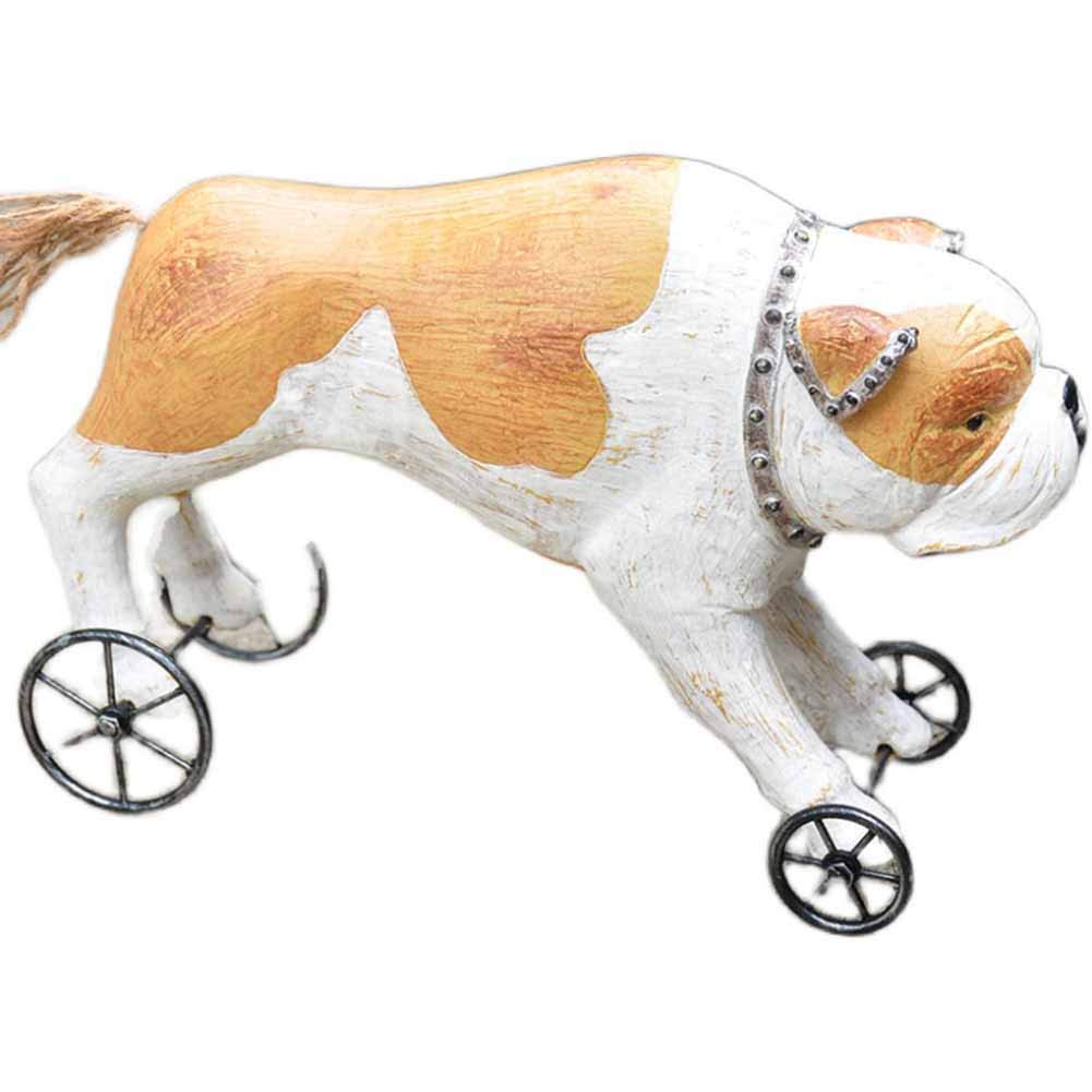 Chien bouledogue extérieur jardin idées d'aménagement pour terrasse et pelouse