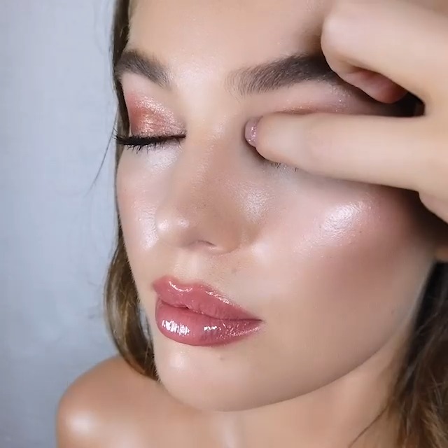 Charlotte Tilbury Pillow Talk Luxury Palette Eyeshadow - Shimmer, Metallic & Satin Matte Eyeshadow Quad with a Rich Powder Formula - Includes 4 Complementary Shades - Palette of Pops - Image 6