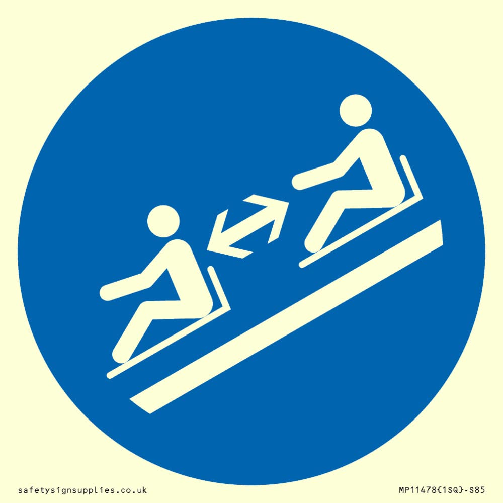 Mandatory: Keep distance between toboggans Sign - 85x85mm - S85