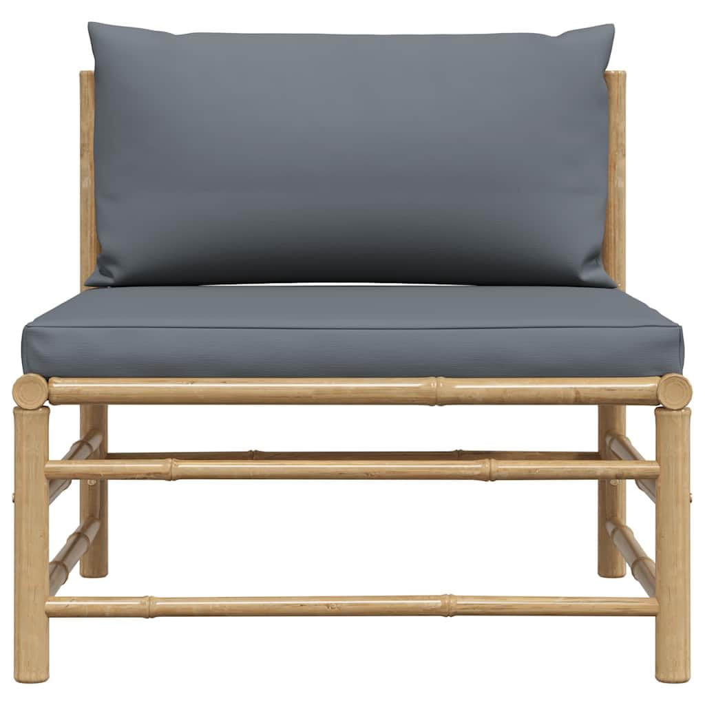 Sofá esquinero de bambú con cojines grises oscuros, asiento modular con acolchado grueso, ligero y fácil de limpiar, ideal para terrazas y patios.