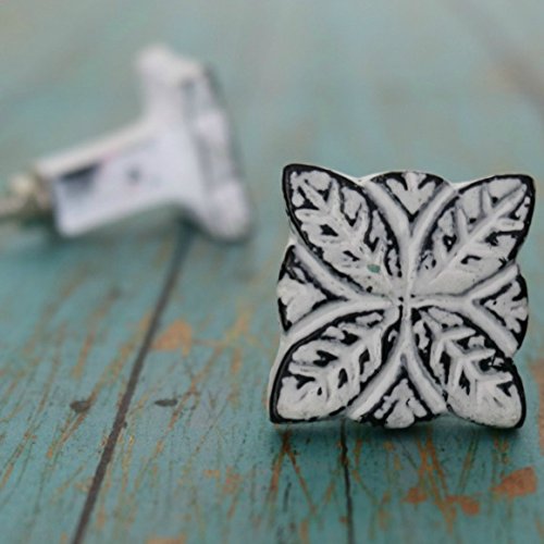 Set of 4 Metal Cabinet Knob in Distressed White