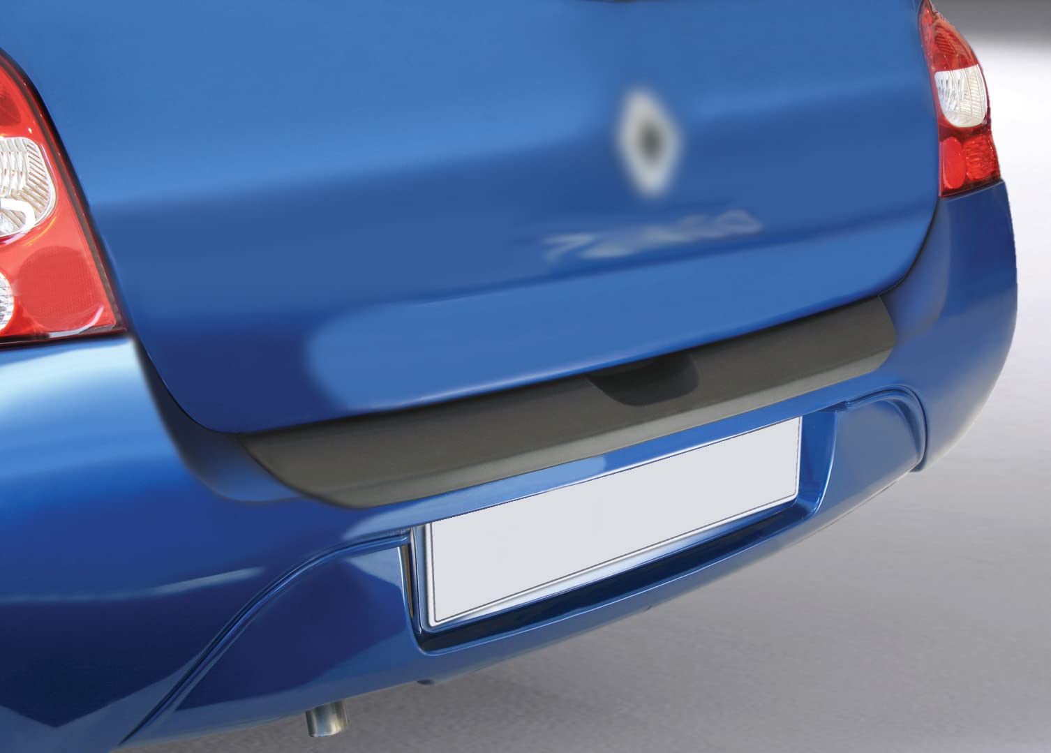 Aroba AR2147 osłona progu bagażnika kompatybilna z Renault Twingo od roku produkcji 9.2007-12.2011 ochrona zderzaka dokładnie z zagięciem ABS Piano czarna