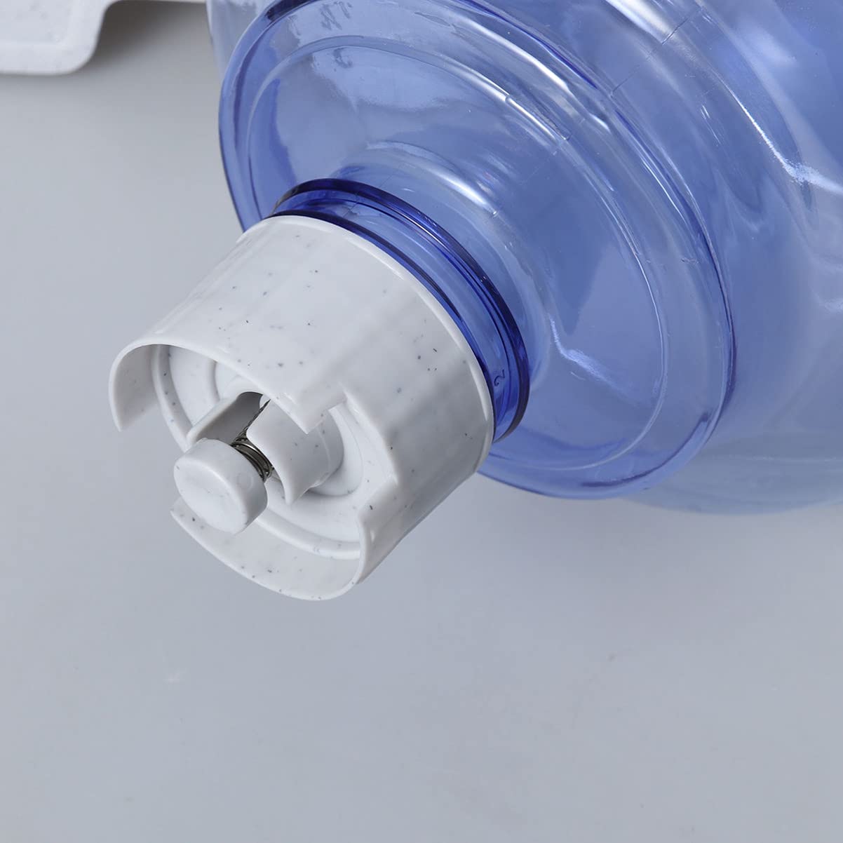 GRIRIW Pet Automatic Water Dispenser Station for Cats Dogs Large Mouth Safe Materials No Smell Leakproof