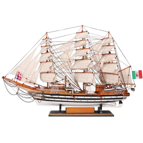 Pezzo elegante e distintivo: un sorprendente modellino di barca a vela in legno Vespucci . Caratteristica verniciatura bicolore bianca e nera sullo scafo, costruzione plank-on-frame, tre ponti e un intricato sartiame.